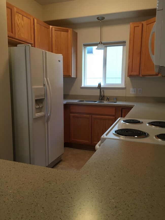 Building Photo - Charming Comfort: A Welcoming and Practica...