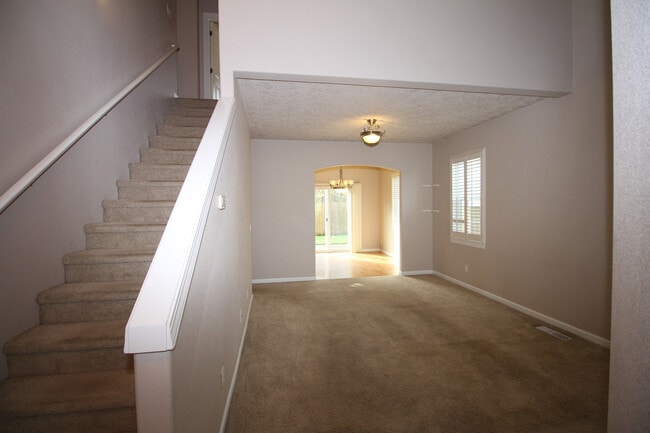Photo - 4bd/2.5ba House with Washer/Dryer & Fully Fenced Yard!