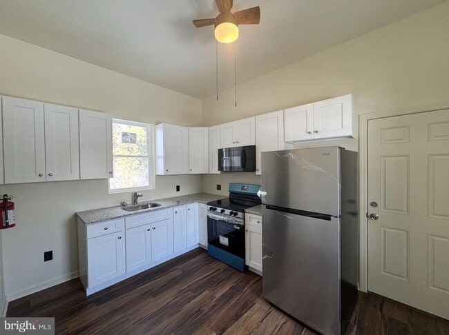 Building Photo - 126 Washington Ave Unit 1B