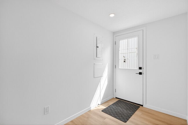 Photo - 12133-12146 46 St NW Unit 12133 BSMT