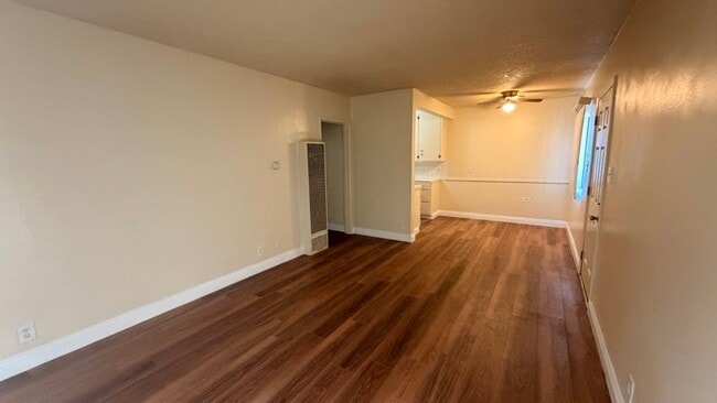 Photo - 1433 W 84th Pl
