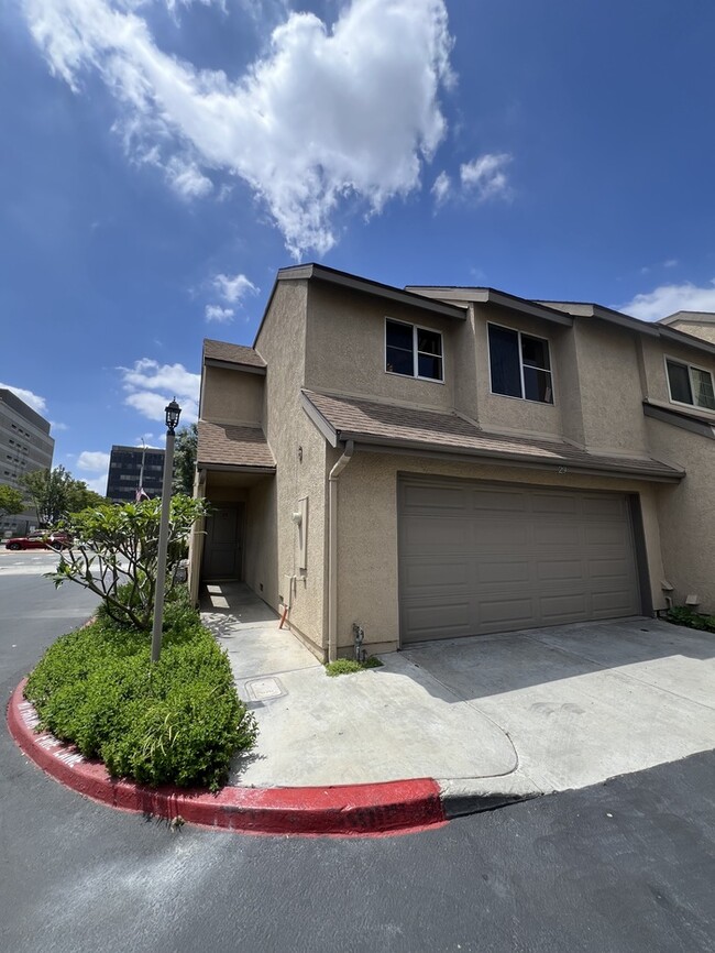 Townhome in the heart of Norwalk! - Townhome in the heart of Norwalk!