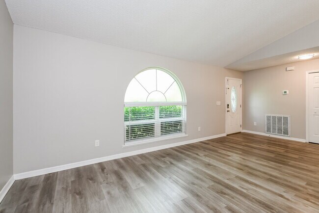 Photo - 223 Bent Oak Loop