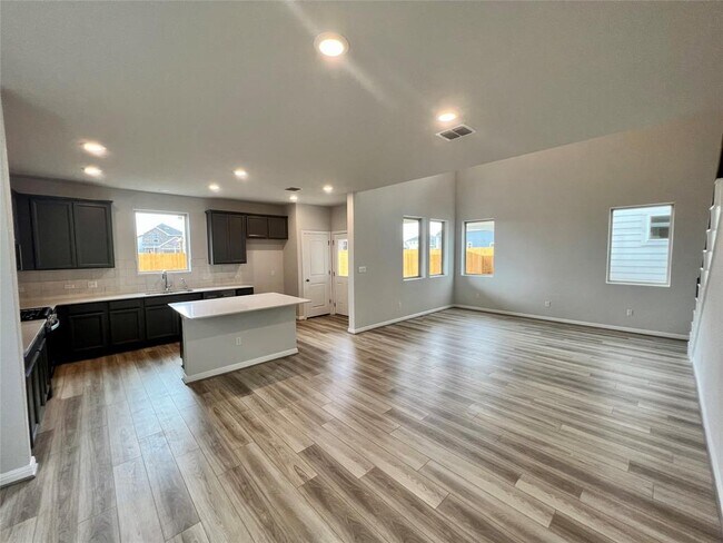 Photo - 2421 Danbury Ln