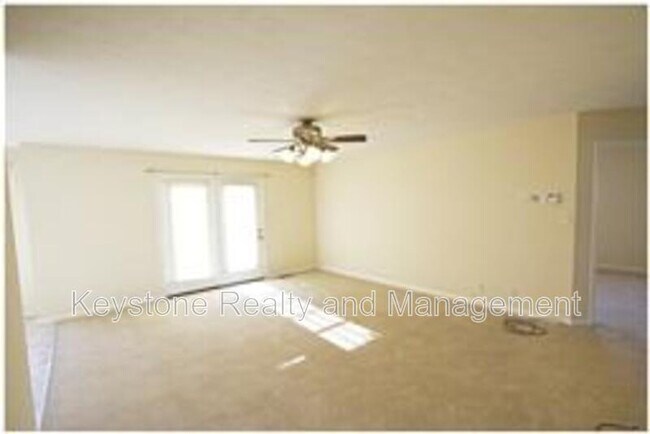 Photo - 727 Shetland Dr