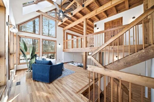 Photo - 105 Middle Rd