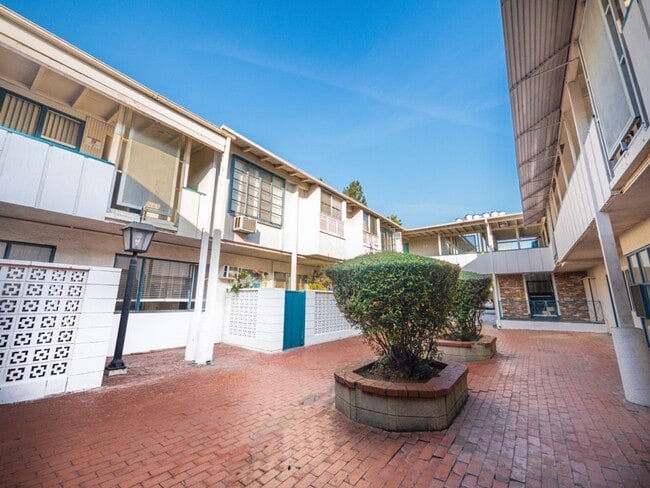 Photo - 400-420 N. Oakland Ave