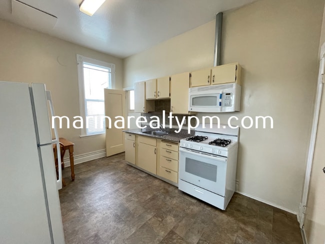 Building Photo - 1319 Sonoma Blvd Rental