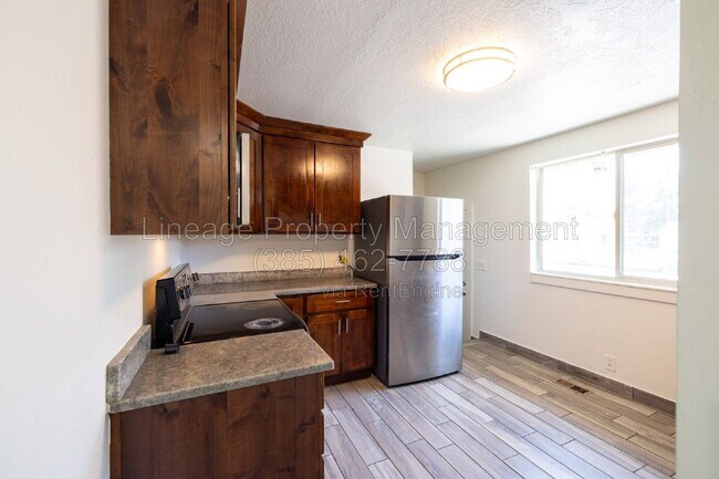 Photo - 1223 Emery St W