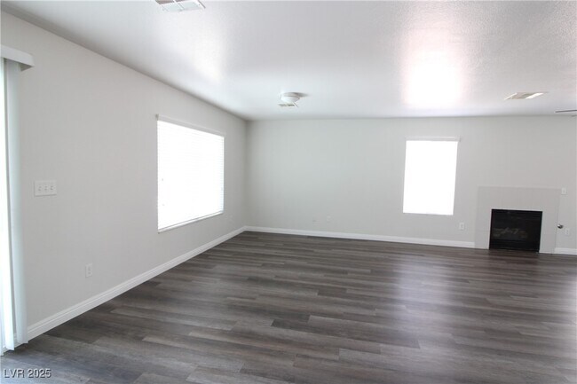 Photo - 301 Laguna Glen Dr