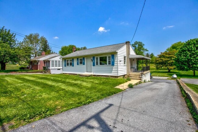 Photo - 35 Strasburg Pike