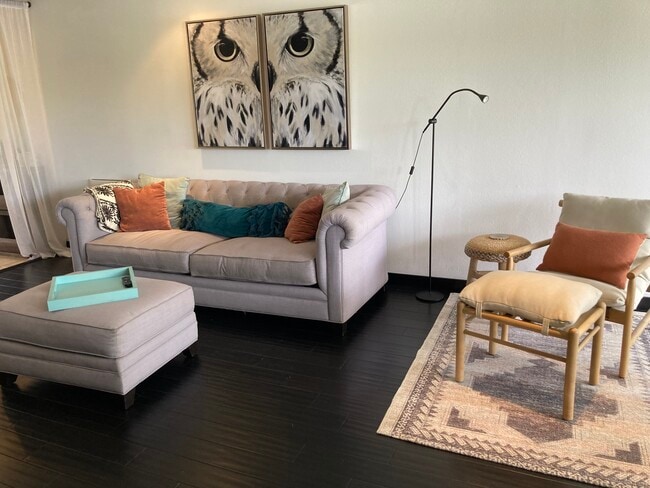 Sala de estar - 4302 5th Ave Unidad Condo with Canyon View