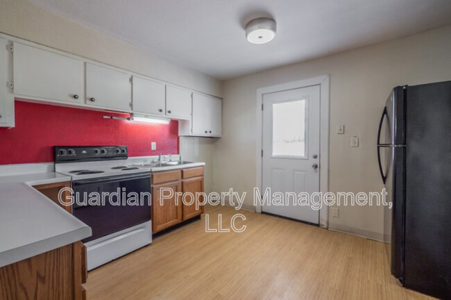 Photo - 523 W 7th St