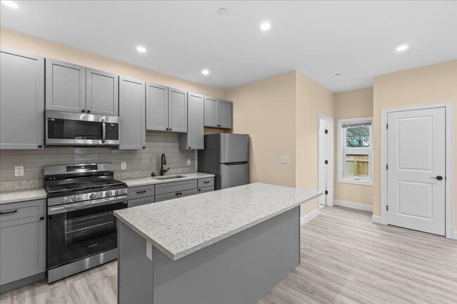 Building Photo - 86-88-88 N Winooski Ave Unit 86 North Winooski Ave #1