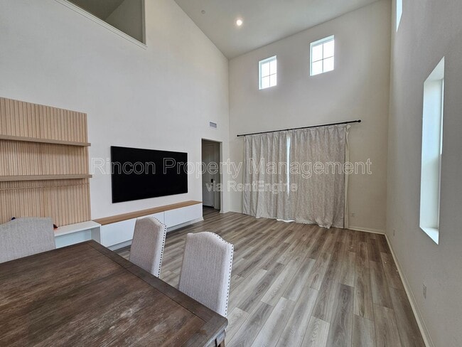 Photo - 431 Limoneira Ln