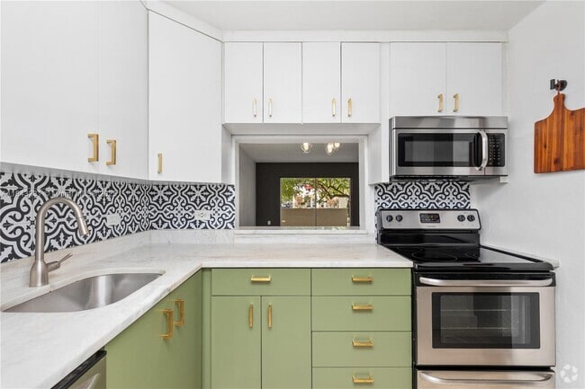 Building Photo - 6890 N Kendall Dr Unit B202 Rental