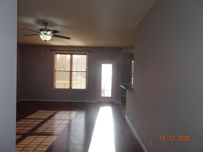 Photo - 3 Bedrooms, 2.5 Bathrooms Single Family Home