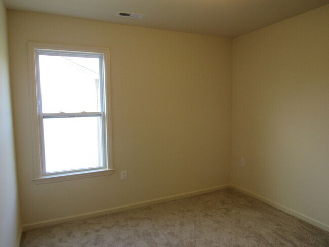 Photo - Nice 3 Bedroom Townhouse