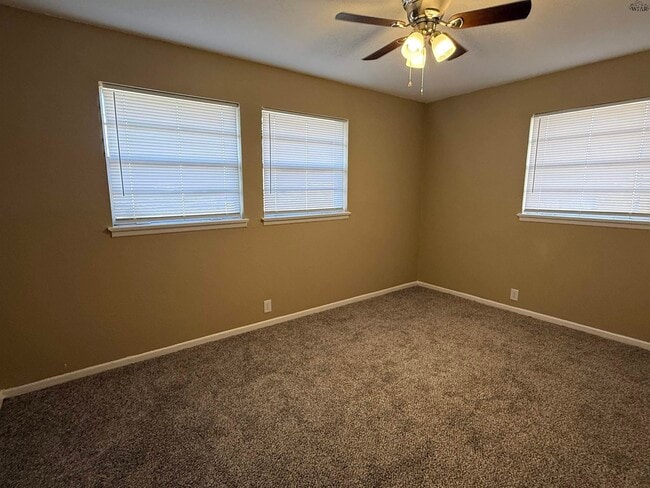 Photo - 1325 Oakhurst Dr