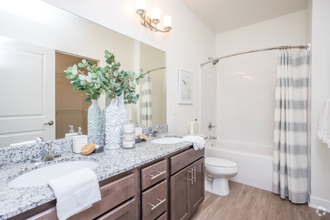 2BR, 2BA - Elm/1,277 SF