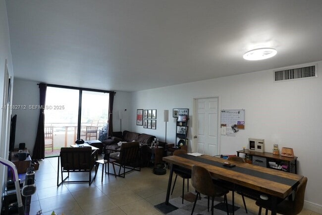 Photo - 500 Three Islands Boulevard Unidad 226