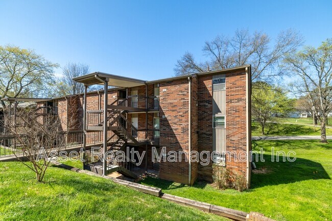 Photo - 431 Canberra Dr