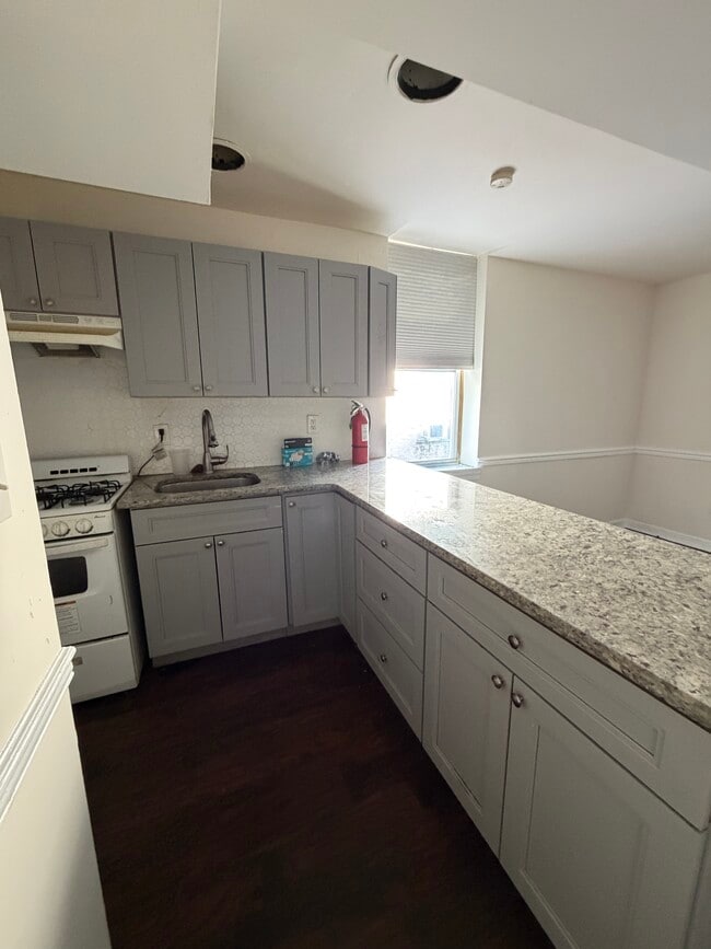 Building Photo - 1721 W Tioga St Unit 4 3rd Floor