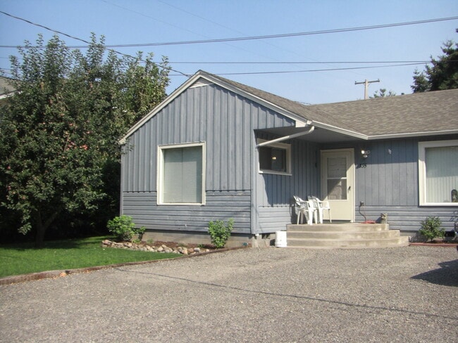 Building Photo - 2 Bedroom Home in Bethel-Danebo Area Unit 335 Foch St