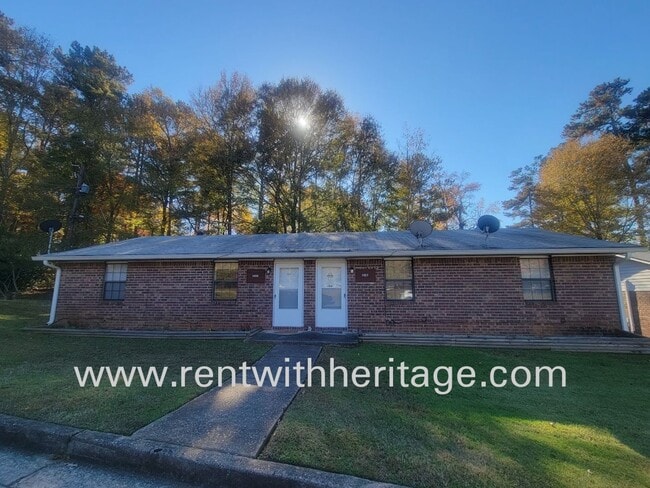 Building Photo - GORGEOUS BRICK RANCH / DUPLEX WITH UPGRADES GALLORE/ GREAT LOCATION