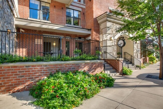 Building Photo - Beautiful 3 Bedroom Condo in Midtown