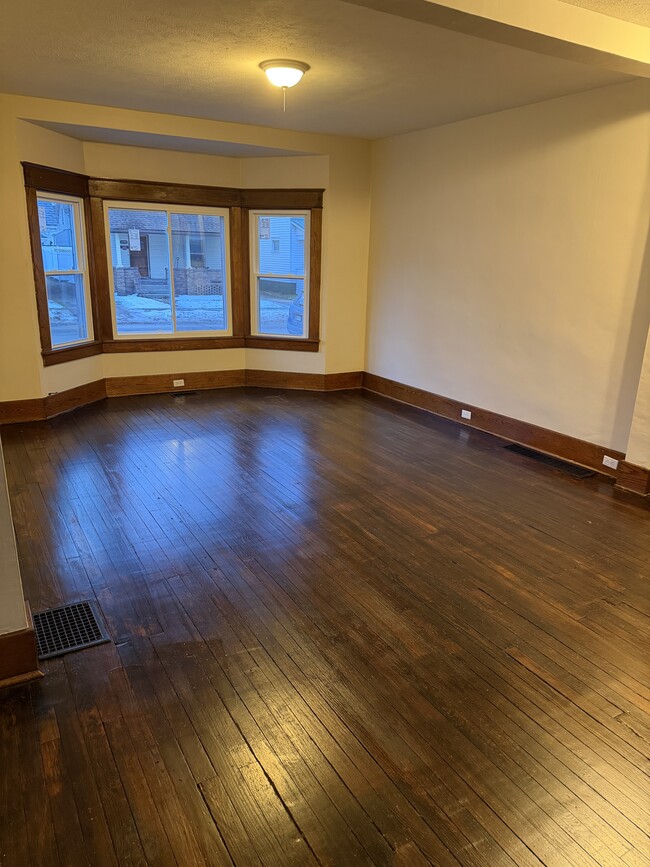 Photo - 1056 W 21st St