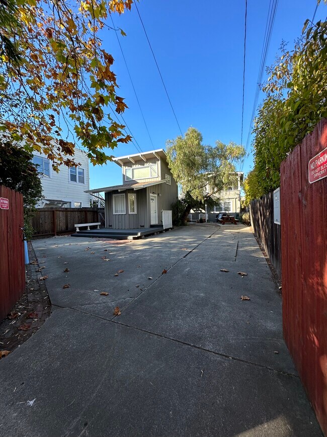 Photo - 1269 Alcatraz Avenue Unidad B