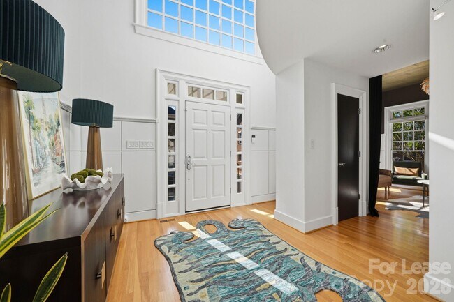 Photo - 1124 Dilworth Crescent Row