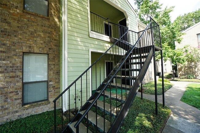 Building Photo - One bedroom condo, leasing now!