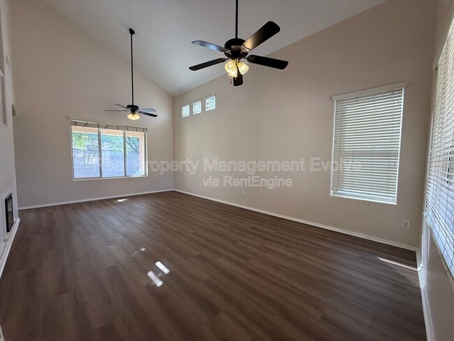 Photo - 1677 S Peppertree Dr