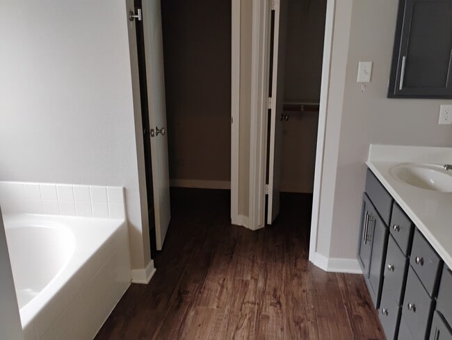 Photo - 3905 Victoria Ave