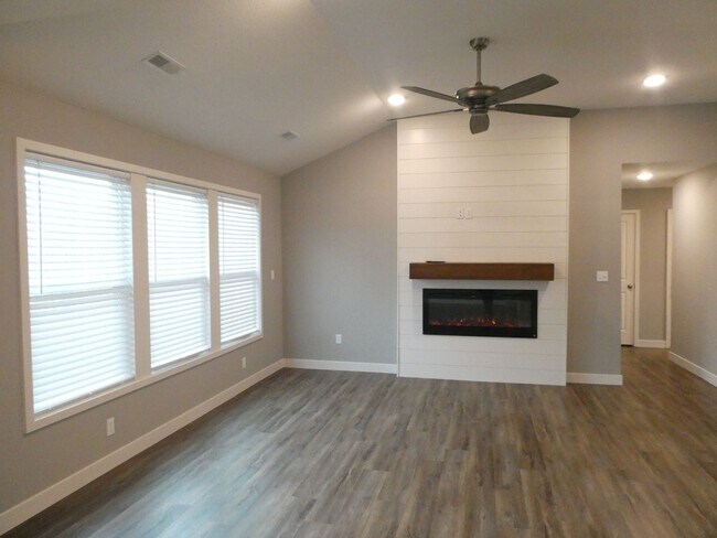 Photo - 3 Bedroom 2 Bath Home- Off Green Meadows Rd