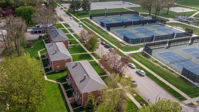 Photo - 1922 Campus St