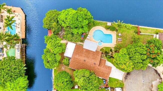 Photo - 2650 Scott St