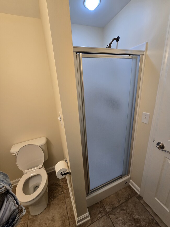 Building Photo - 107a Oakwood Dr