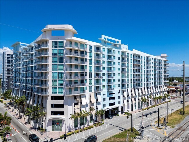 Building Photo - 140 S Dixie Hwy Unit 419