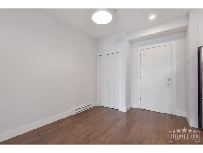 5485 Brydon Crescent Unit 105