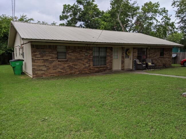 Photo - 517 N Clements St