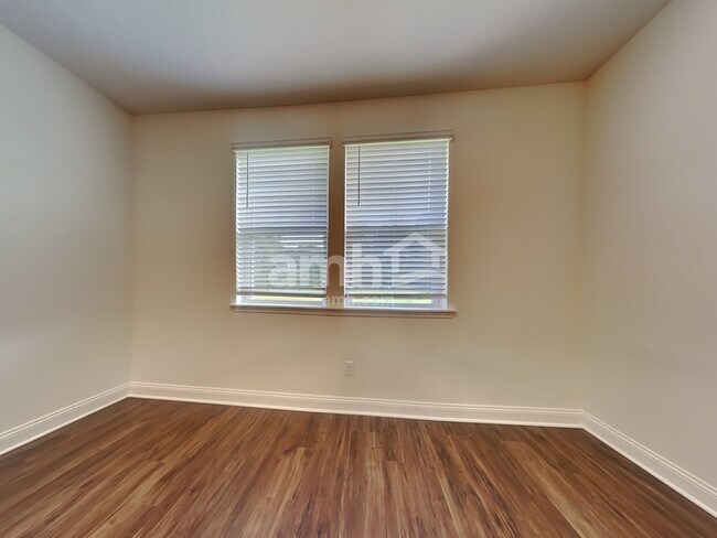 Photo - 283 Banyan Frst Dr