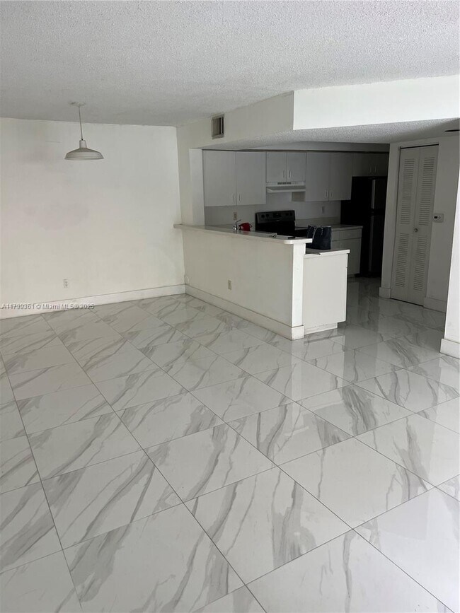 Photo - 18830 NW 57th Ave Apartamento Unidad 106