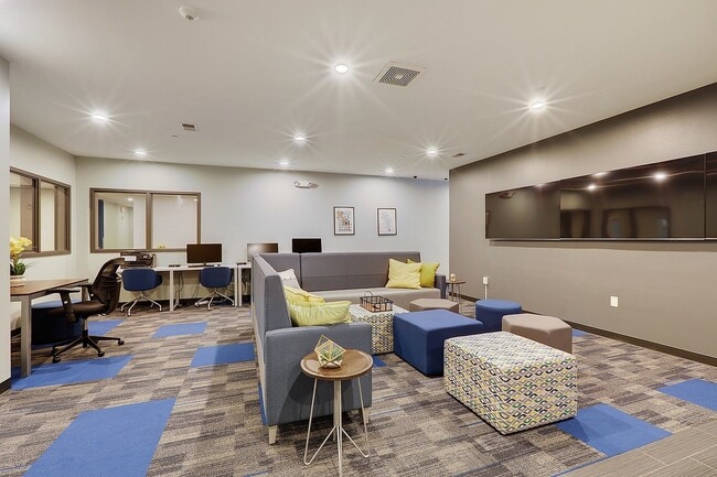 001_IyHrQJsu - The Park at 1824 Student Apartments