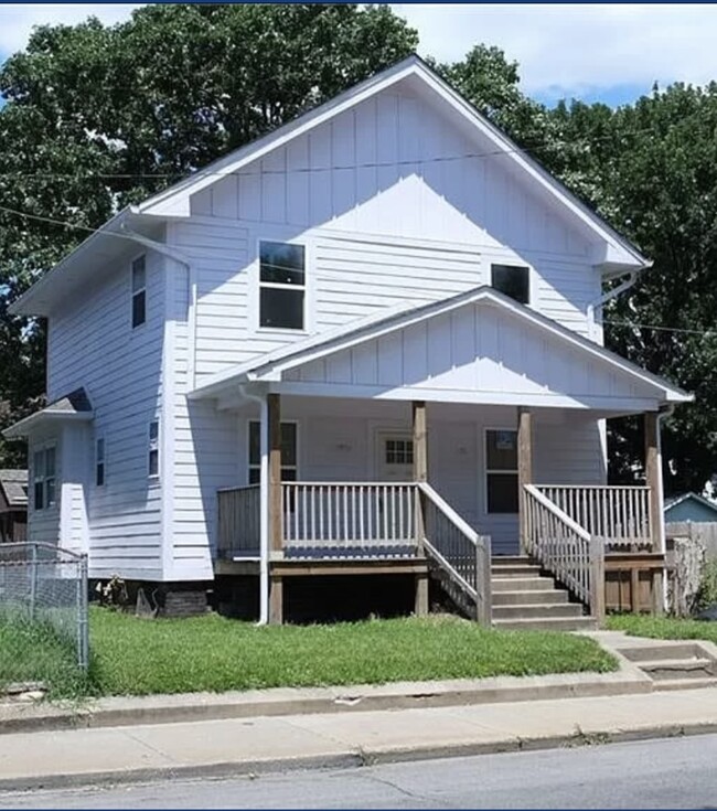 Photo - 3504 E 10th St House