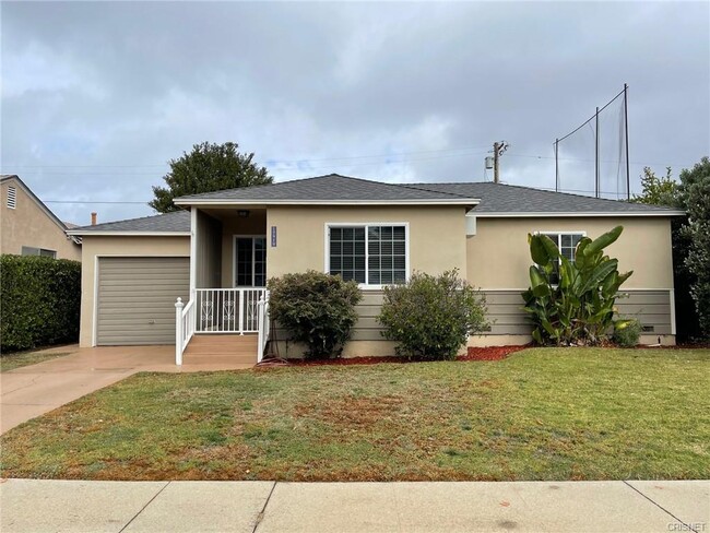 Photo - 17919 Emelita St House