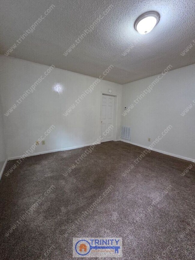 Photo - Ready and waiting for you! Available NOW!