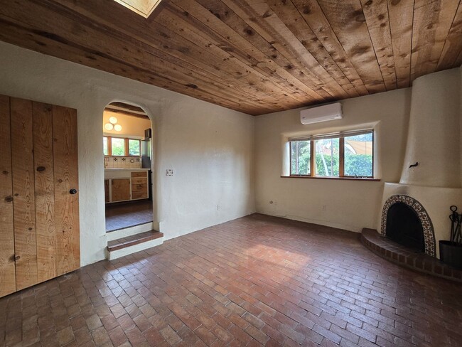 Photo - 617 Don Felix St